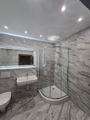 a bathroom with a shower and a sink and a toilet at RS Zimmervermietung in Zülpich