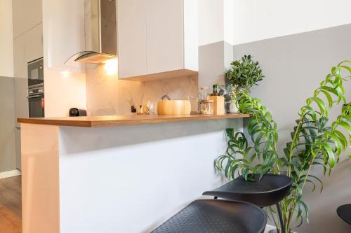 Elegant loft close to the airport by beBalmy