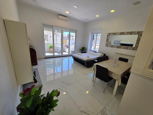 Top Terrace Apartment x 6 near Maradona Murales