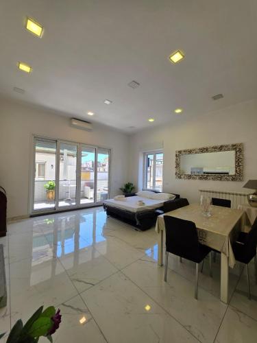 Top Terrace Apartment x 6 near Maradona Murales
