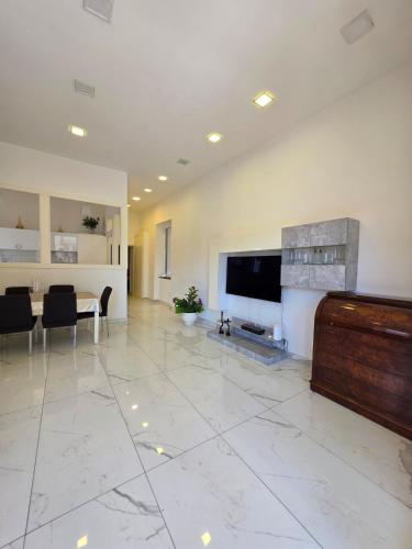 Top Terrace Apartment x 6 near Maradona Murales