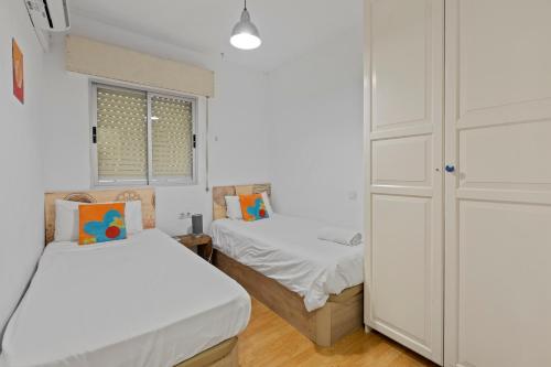 Bright Spacious Cozy Apt in Historic Malaga Shops