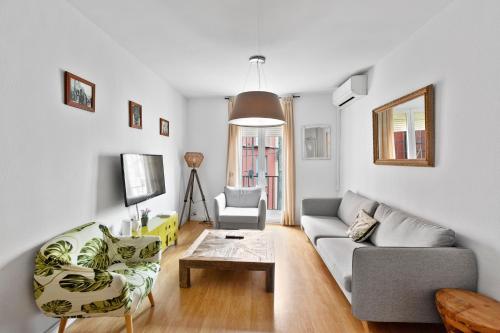 Bright Spacious Cozy Apt in Historic Malaga Shops