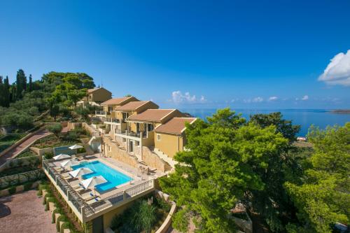 Вид на бассейн в Ionian Vista Villas или окрестностях