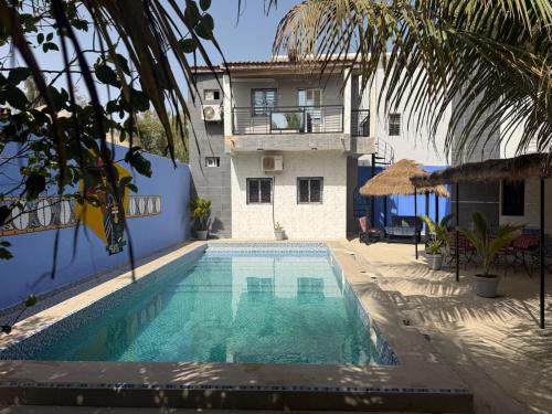 a swimming pool in front of a building at Keur Medzo - Lac Rose in Niaga