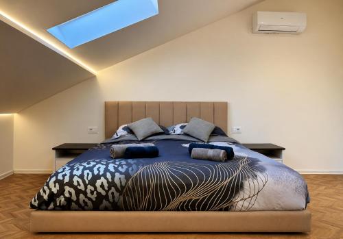 Foto Mirea Prestige - Comfy Apartment Heart of Tirana 1