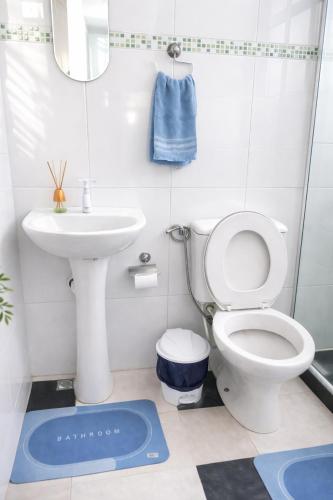 a bathroom with a toilet and a sink at Suites Quebra Mar in Rio de Janeiro