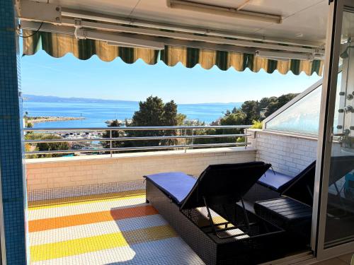 Sea-view Apartment Tudor-Balcony-Free Parking