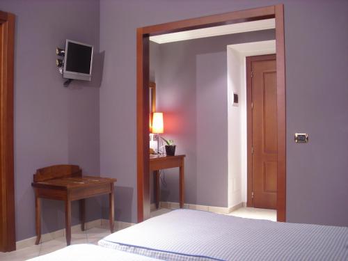 Tempat tidur dalam kamar di Hotel Taormina