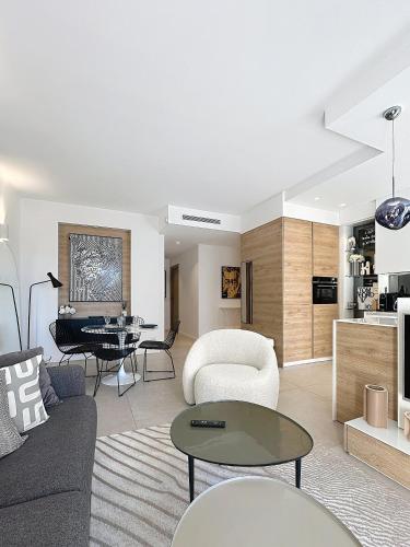 Cannes Center La Croisette Splendid 2 BR in premium residence gardens and balcony by Olam Properties