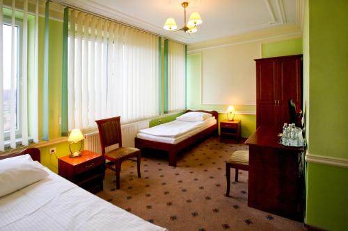 Кровать или кровати в номере Zajazd Partynia