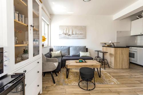 Apartment with terrace and free parking - Beach nearby