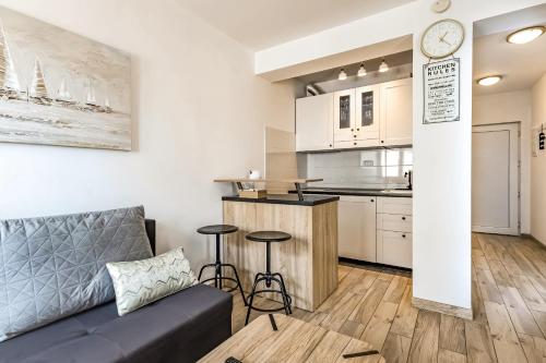 Apartment with terrace and free parking - Beach nearby