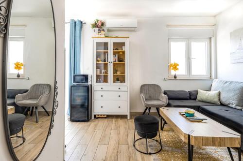 Apartment with terrace and free parking - Beach nearby