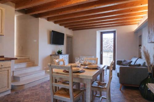 a kitchen and dining room with a table and chairs at Al Cortiletto Apartments in Gardone Riviera