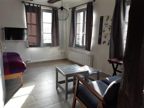 charmant studio lumineux situé au centre ville