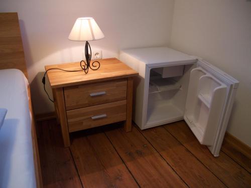 a lamp on a table next to a small refrigerator at Atelier Reinhart in Rauhenebrach