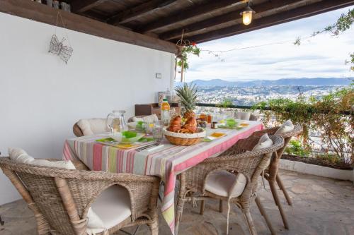 Villa with amazing view in a perfect location