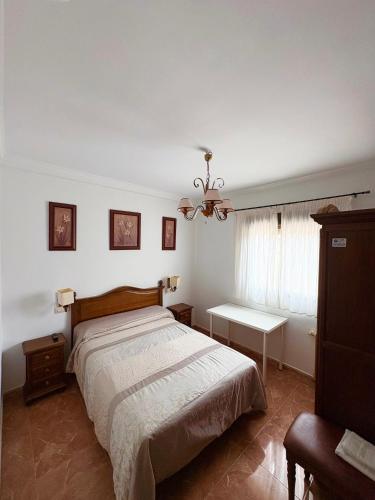 a bedroom with a large bed and a window at Hidalgo in Alcaudete