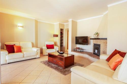 Villa Solara - com piscina aquecível e BBQ em Carvoeiro