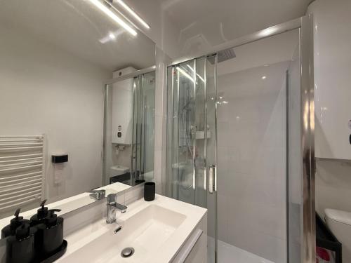 Large studio very close to La Croisette and beaches