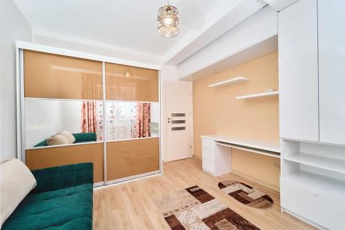 a living room with a green couch at Princess Cozy Home Casy in Timişoara