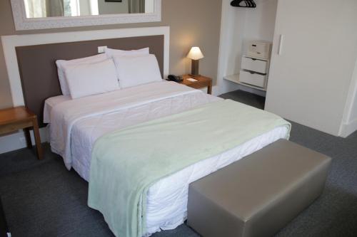 Katil atau katil-katil dalam bilik di Hotel Continental Porto Alegre e Centro de Eventos