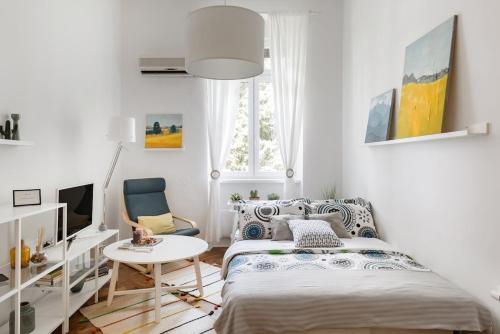 Apartment in a Period Villa - Private Parking