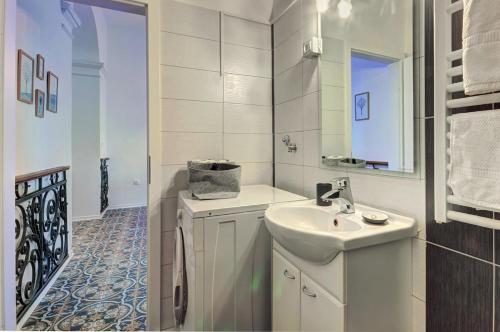 Apartment in a Period Villa - Private Parking