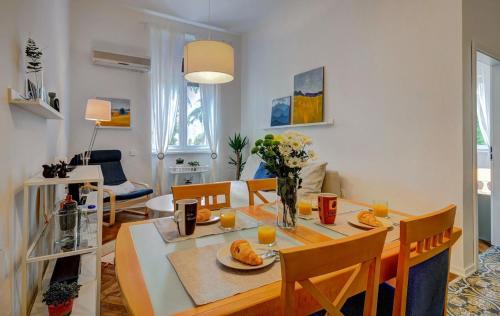 Apartment in a Period Villa - Private Parking