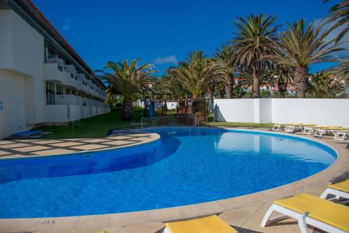 Bazén v ubytování Hotel Torre Praia nebo v jeho okolí
