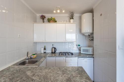 AA Guest - The Golden Sea Views Eco Apartment photo 6