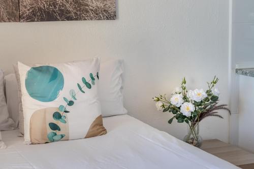 AA Guest - The Golden Sea Views Eco Apartment photo 14