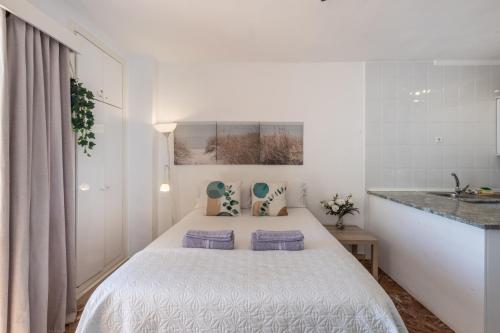 AA Guest - The Golden Sea Views Eco Apartment photo 9