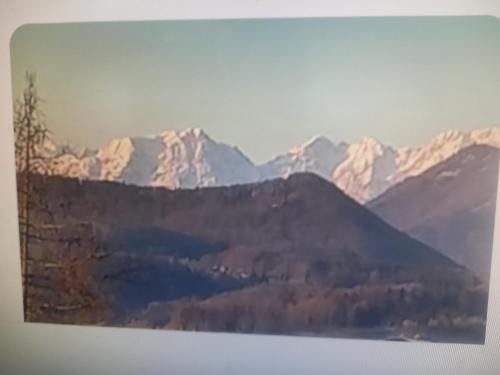 Inmitten malerischen Seen- Rad- Wanderwege großes Bergpanorama