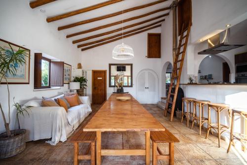 Rustic charm for groups at Orange Grove Farm