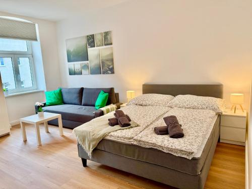 Modern Renovated Apartment near Center