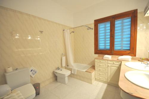 A bathroom at Houm Villa Plaza Arosa