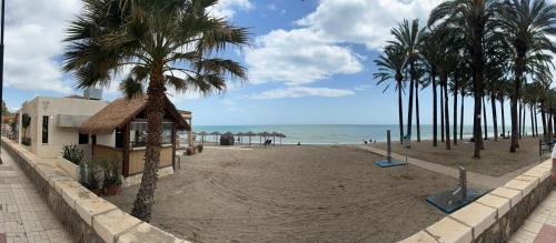 Marina Bajondillo Renoved wifi 20 meters from the beach