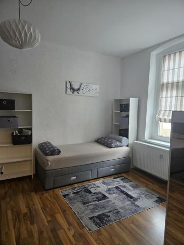 a room with a bed in the corner of a room at Ferienwohnung 1 am Bahnhof in Bernburg