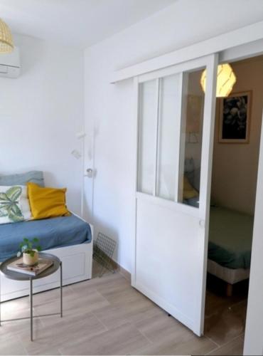 Deux pièces climatisé calme dans le Vieil Antibes