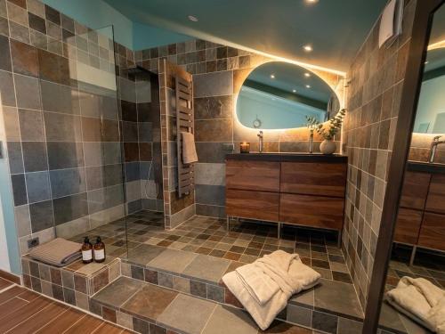 a bathroom with a sink and a mirror at Maison Douce in Châteaurenard