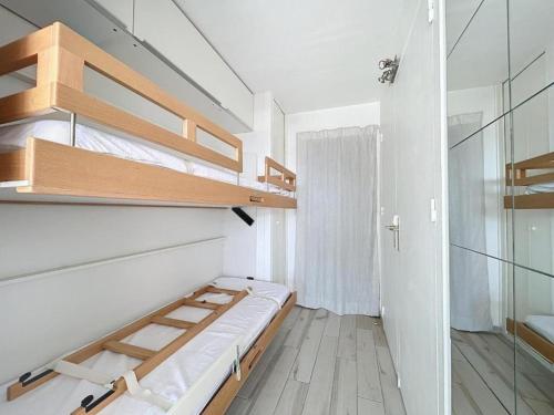 Superbe studio vue port, Clim, WIFI, terrasse