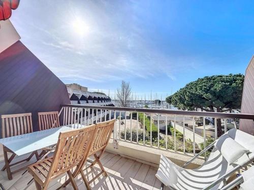 Superbe studio vue port, Clim, WIFI, terrasse