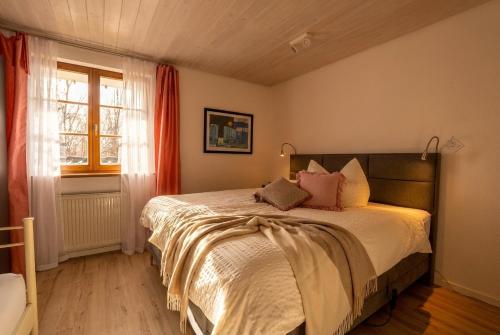 a bedroom with a bed with pillows on it at Klaushausen Ferienoase in Überlingen