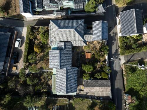 an overhead view of tall buildings in a city at 3000平米の元醤油名家邸宅, 日本庭園, 蔵Bar, サウナ, 出張料理, フルサービスの宿 in Shodoshima