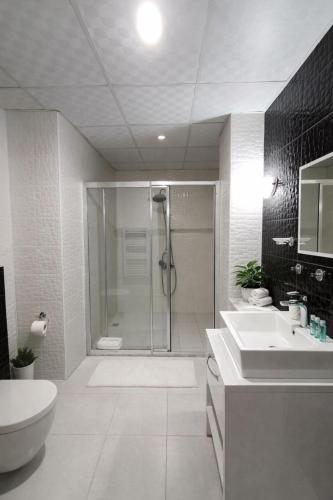 a bathroom with a shower and a toilet and a sink at Kafaoğlu Otel in Ereğli