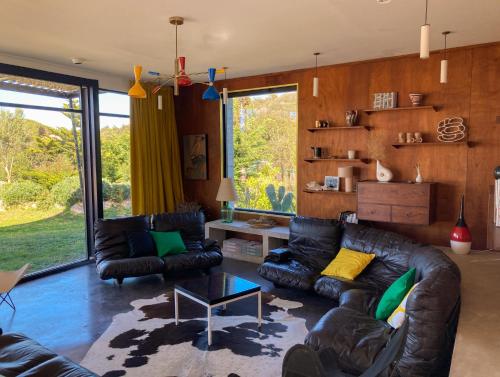 Villa esprit moderniste avec piscine