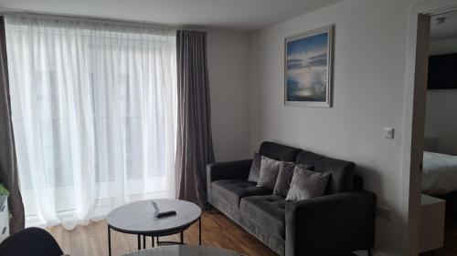 Penthouse height Flat, City View Balcony, Quiet, Free Wifi, Gym & More Minimalistic Home photo 11