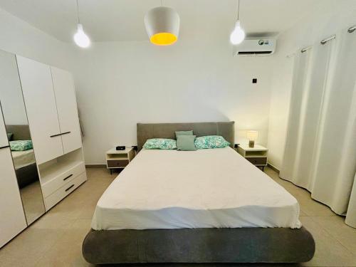 a bedroom with a large bed in a room at Villa Le Caprice in Grand-Baie